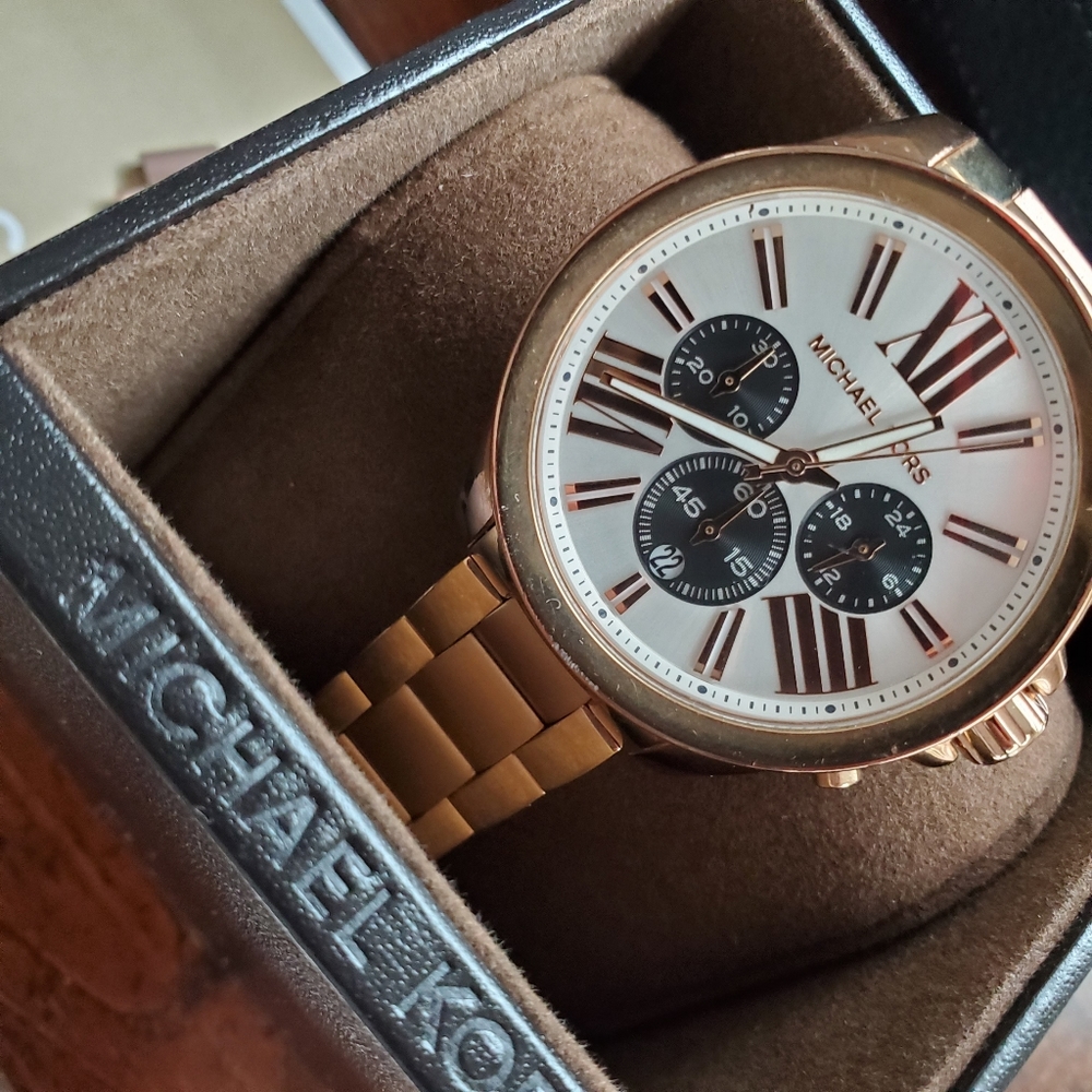 Watch - Picture 2 of 2